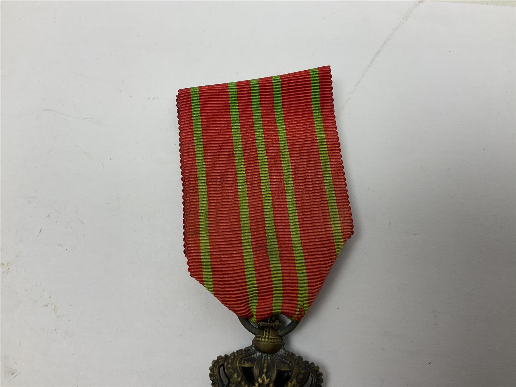 WWI French 1914-1916 Croix de Guerre with MID leaf and ribbon; and WWI Belgian 1914-1918 Croix de Guerre with ribbon (2)