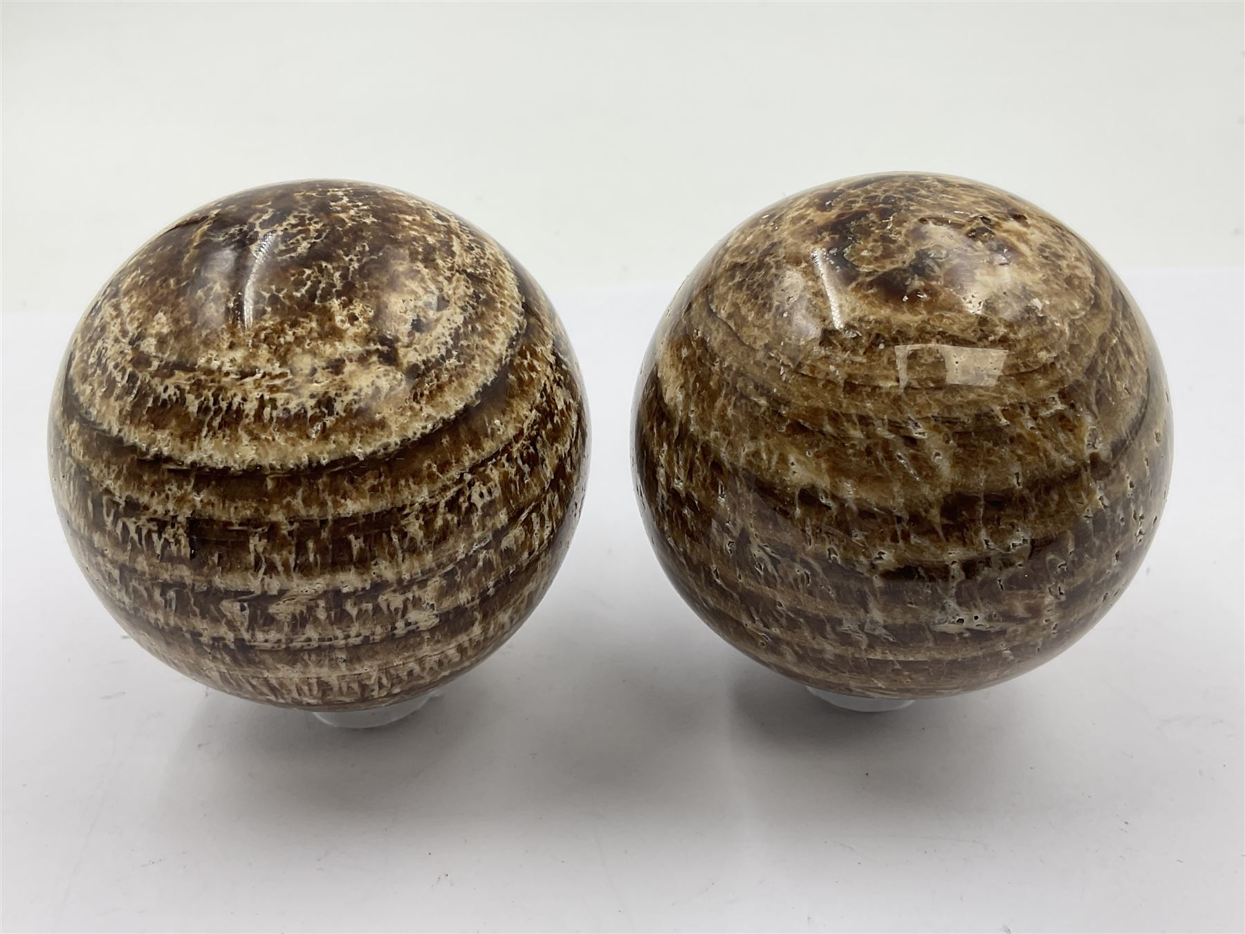 Pair of aragonite spheres, D7cm