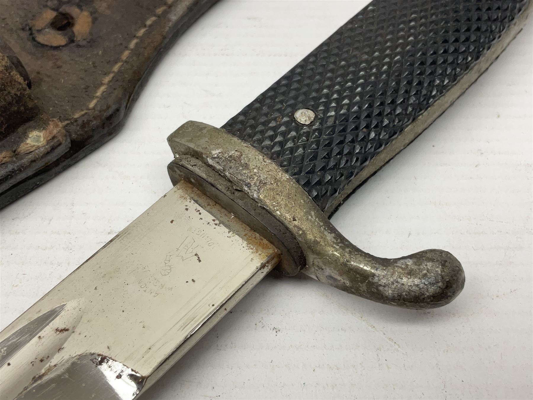 WWII German K98 (short) NCO dress bayonet, the 20cm fullered blade marked Anton Wingen Solingen to the ricasso, with chequered black grip plates; in steel scabbard with indistinctly stamped leather frog |L37cm overall