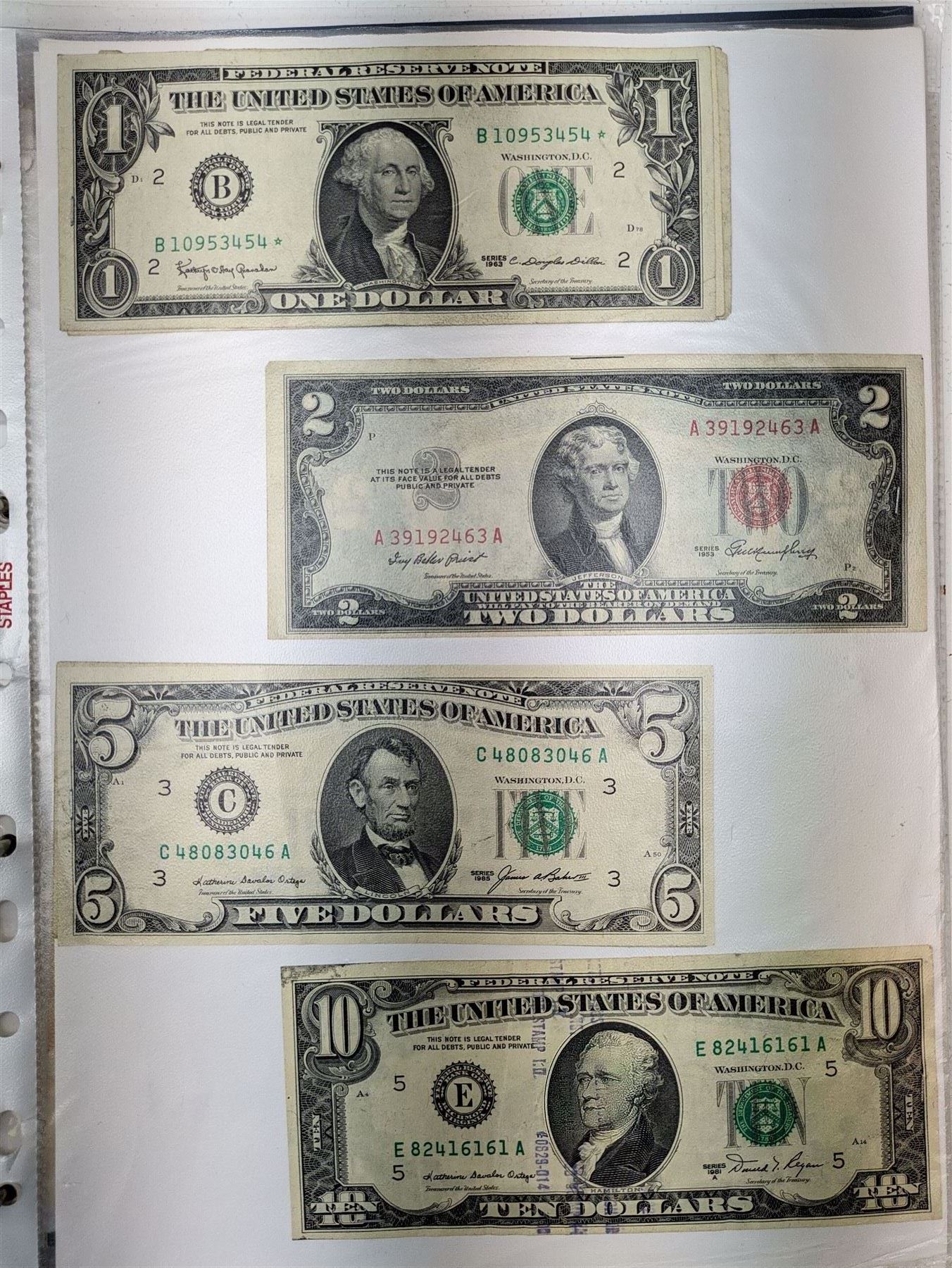 Great British and World banknotes, including two Bank of England Gill five pounds 'SA79432020' and 'SA79432021' various Somerset one pounds etc, Reserve Bank of New Zealand fifty dollars, various The States of Jersey one pounds, Singapore ten dollars etc, housed in a ring binder folder