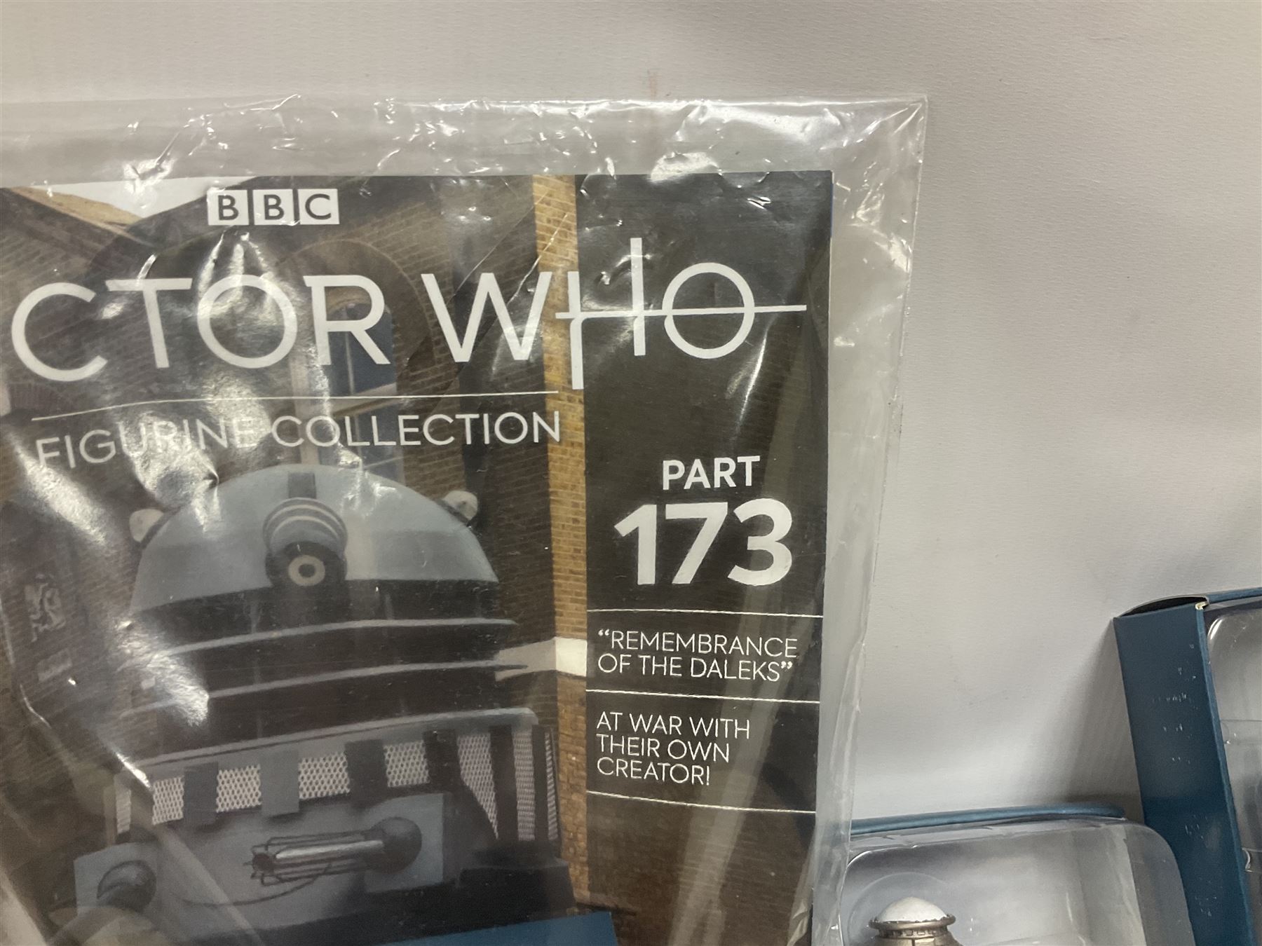 ‘Dr Who’ - Eaglemoss periodical Figurine Collection comprising twenty-seven figures of Tardis’ and Daleks, including Special Tardis 1 figure, two still with original magazine; all boxed, most with factory tie-downs 