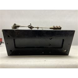 Live steam model of a horizontal mill engine with 7cm flywheel, on oblong bakelite type base L23.5cm