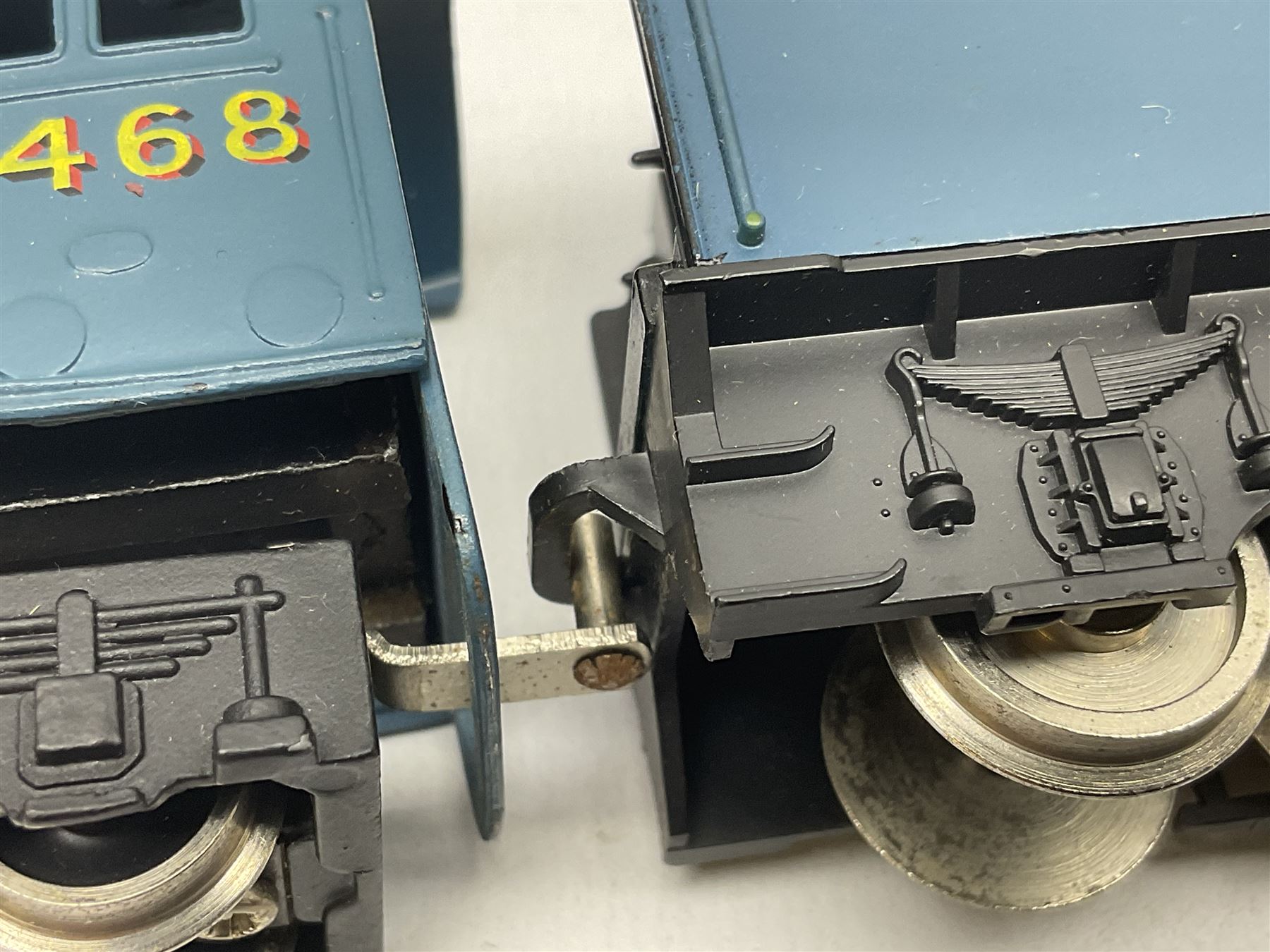 Wrenn '00' gauge - Class A4 4-6-2 steam locomotive 'Mallard' in LNER blue No.4468; boxed; and Refrigerator Van Eskimo Foods; boxed (2)