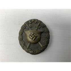 WW2 German General Assault badge and a Wound badge (2)