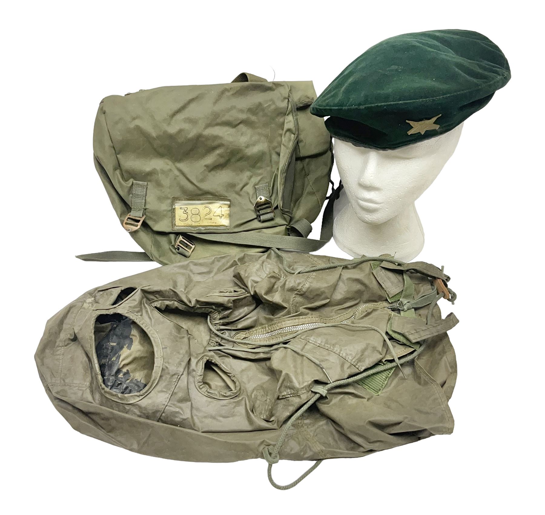 Falklands War - Argentine Special Forces beret with metal badge reputedly taken at Goose Green May 28th 1982 by Cpl. Hudson attached to 2 Para; together with an Argentine Gas Hood (2)