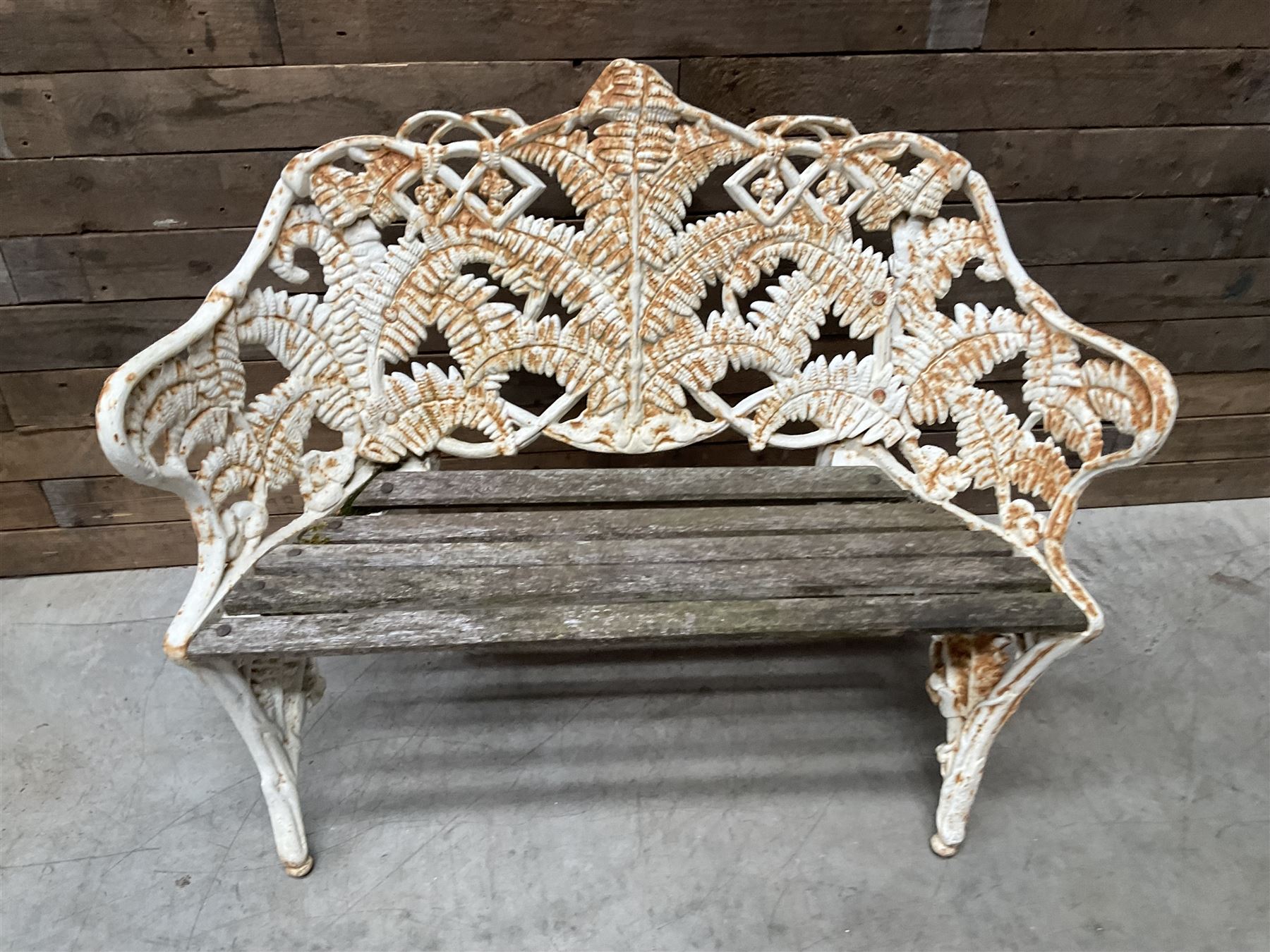 19th century cast iron Coalbrookdale design garden bench, elaborate fern leaf motif, slatted timber seat 