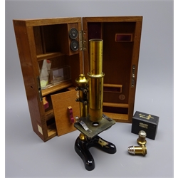  E Leitz Wetzlar black japanned and lacquered brass monocular microscope No.82601, with fine adjust, two objectives and two oculars, on horseshoe base, fitted case stamped 82584,    