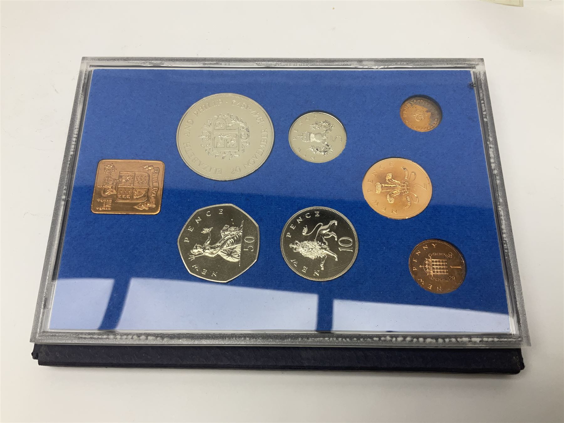Great British and World coins, including halfcrowns, shillings, other pre-decimal coinage, The Royal Mint Great Britain and Northern Ireland 1972 coin set, commemorative crowns, various Irish coins etc