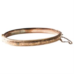 9ct gold hinged bangle with engraved decoration 