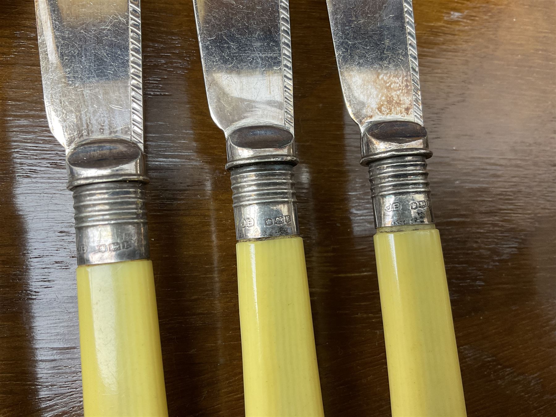 Quantity of silver plate, to include fish knives and forks with silver ferrules, halmarked, Coalport and Cutlass cased teaspoons, bowls, tankard, flatware etc, together with two wooden canteen cases, in two boxes 