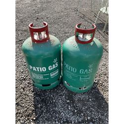 Winchester 3 burner hooded Gas BBQ with two bottles - THIS LOT IS TO BE COLLECTED BY APPOINTMENT FROM DUGGLEBY STORAGE, GREAT HILL, EASTFIELD, SCARBOROUGH, YO11 3TX