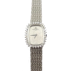  Baume & Mercier 18ct white gold wristwatch, bezel set with 32 diamonds and cabochon sapphire crown stamped 750  