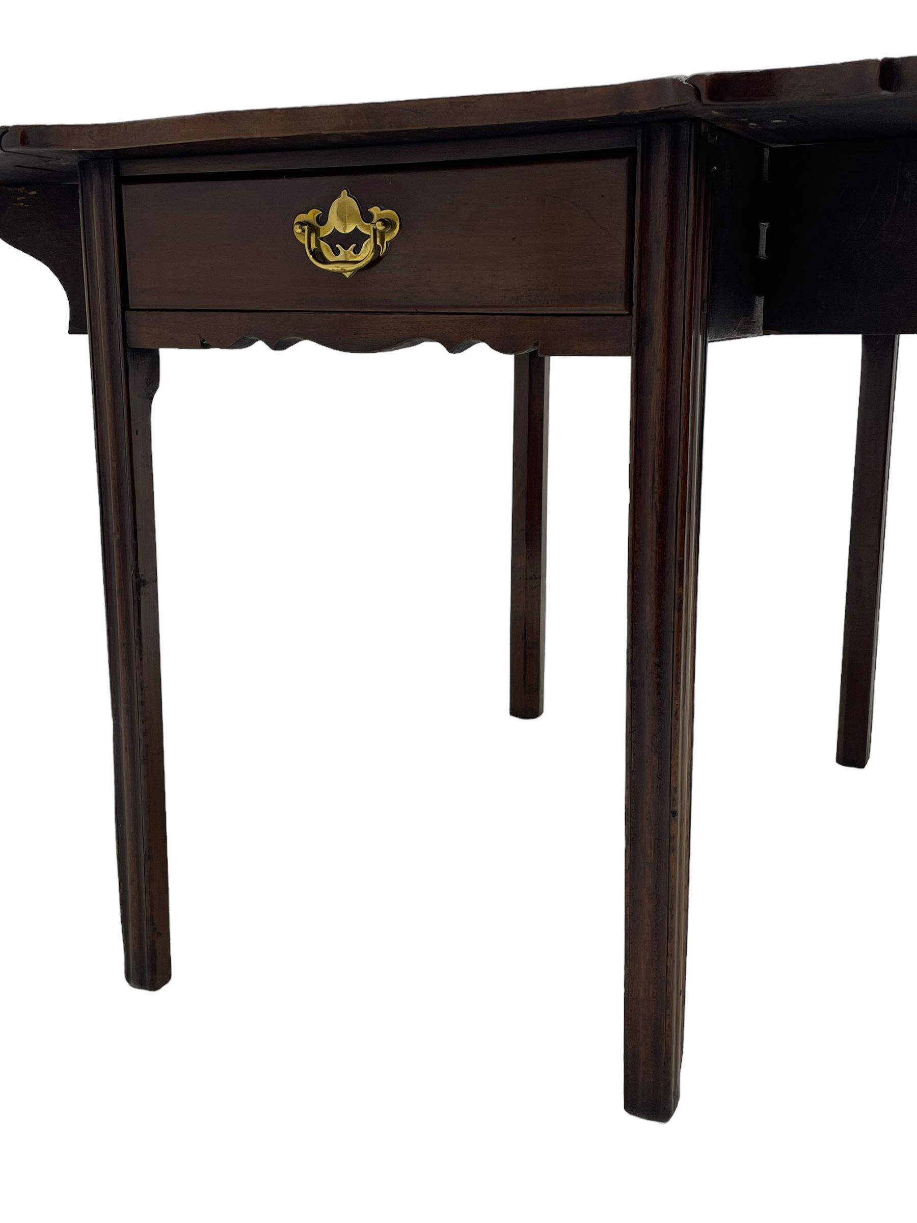 George III mahogany serpentine Pembroke table, the shaped drop-leaf top over single end drawer and shaped end rails, on square moulded supports