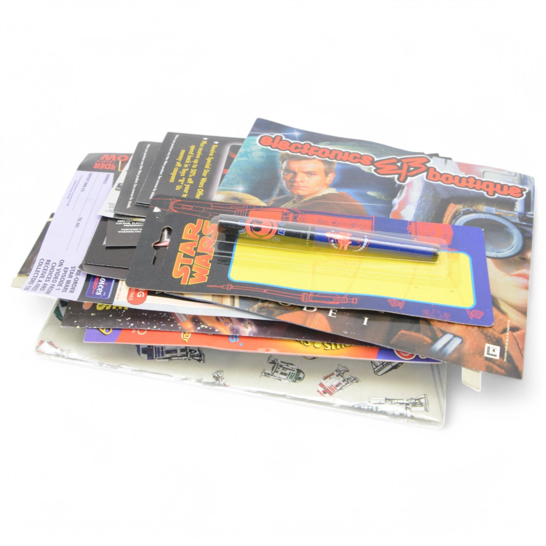 Star Wars collectables and ephemera, including Kelloggs Episode I figures, 1990s Pez Dispensers, Chupa Chups Pop Machine, Stationery, two Tazo Collector's Force Packs, nine KFC buckets and Star Wars related food packaging, inlcuding opened crisp packets and Pepsi cans, etc