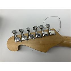 Starsound electric guitar with ‘sound city’ amp