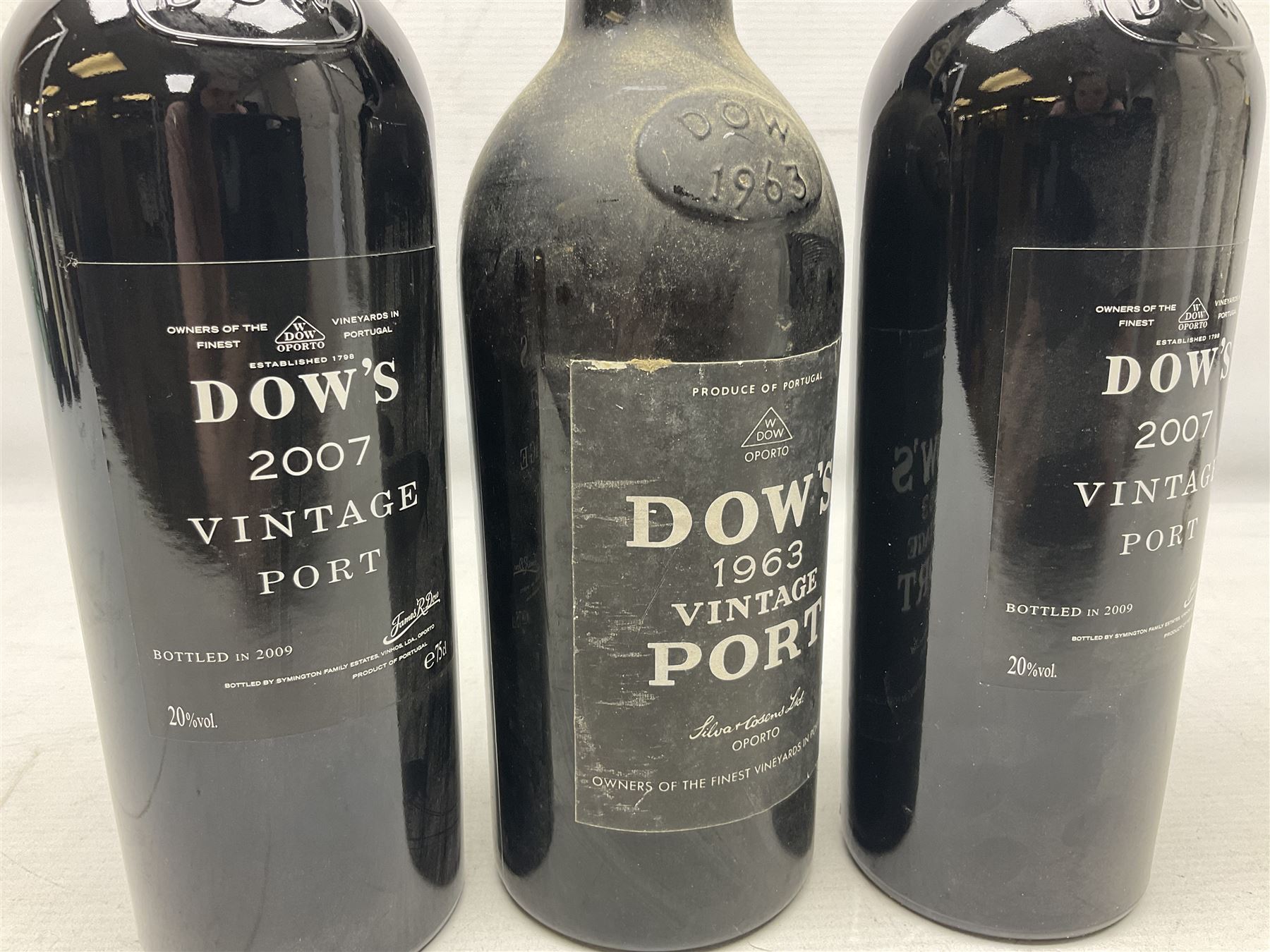 Dow's vintage port, comprising the years 1963 and two 2007, various contents and proof (3)