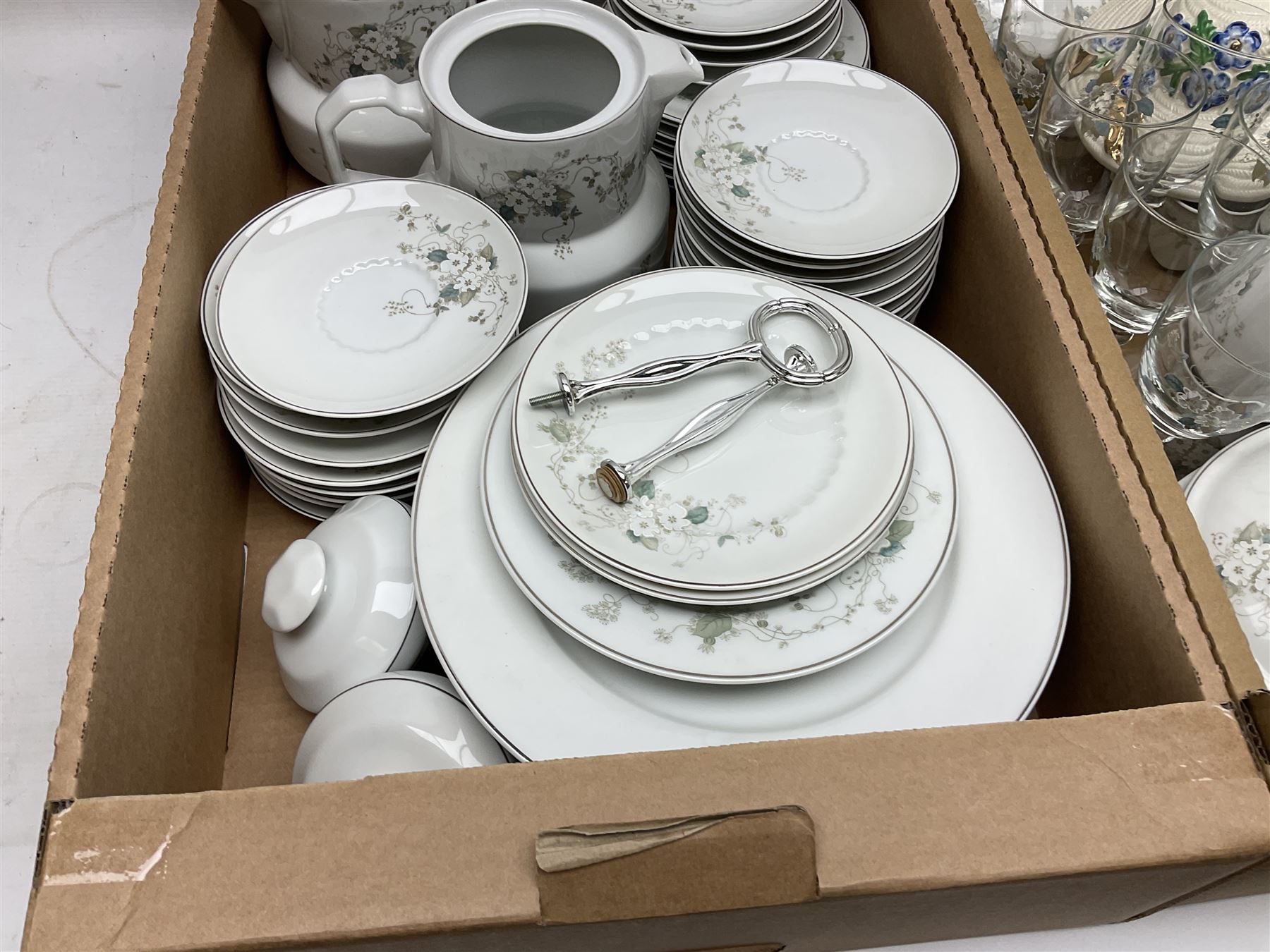 Large quantity of Porcelana Real Brasil White Blossom pattern tea and dinner wares, to include dinner plates, tea cups and saucers, salt and pepper pots, tureens, pie dishes coffee pots, place mats, spoons and glasses, etc, in five boxes 