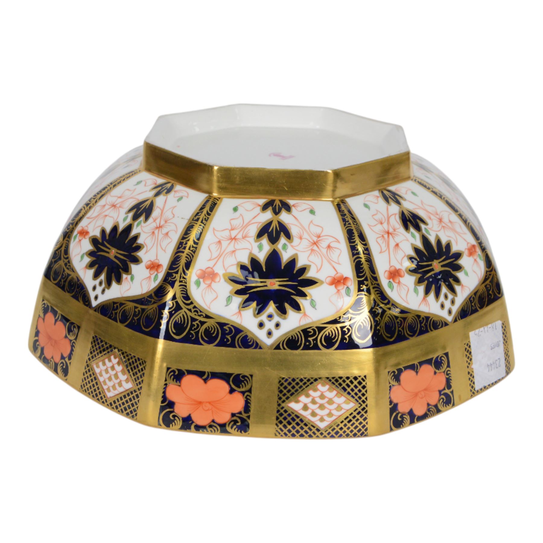 Royal Crown Derby 1128 Imari pattern octagonal bowl, D28cm