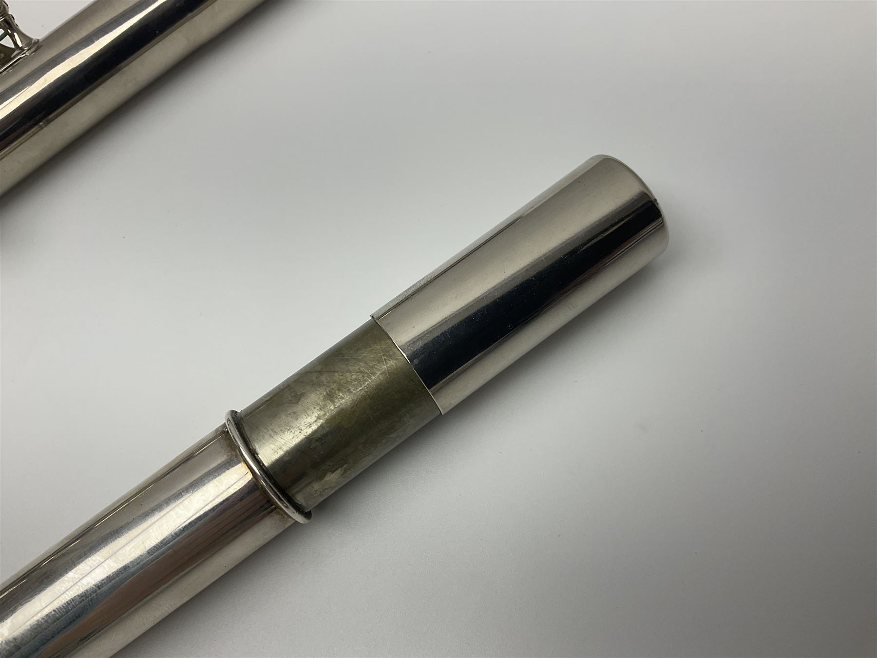 Boosey & Hawkes London Regent three-piece flute, serial no.345447; in B&H Bandhite hard carrying case; and Deg Music Company Inc. USA Claudel Model three-piece flute, serial no.491718, in hard carrying case (2)