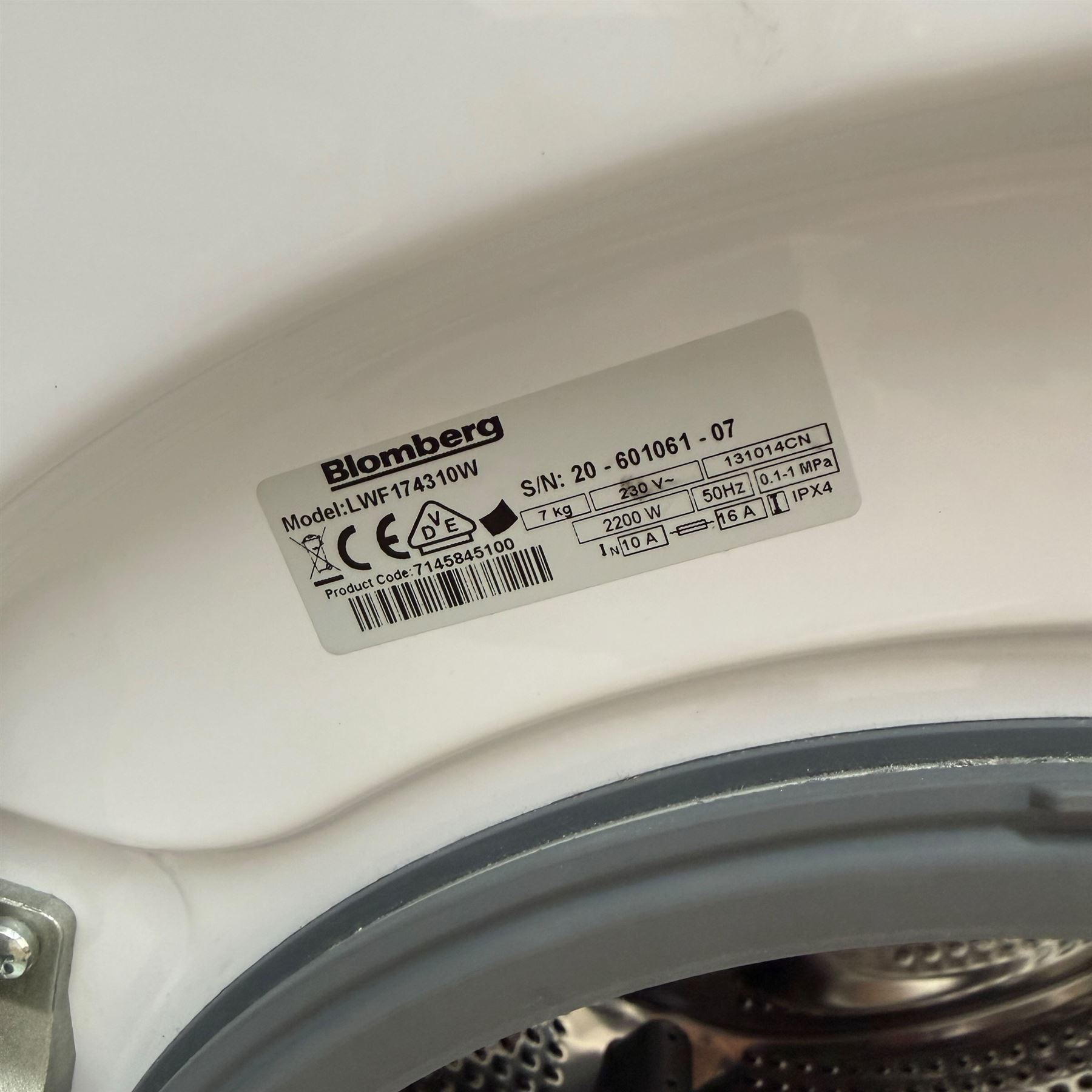 Blomberg - LWF174310W freestanding 7kg capacity, 1400 rpm spin speed washing machine