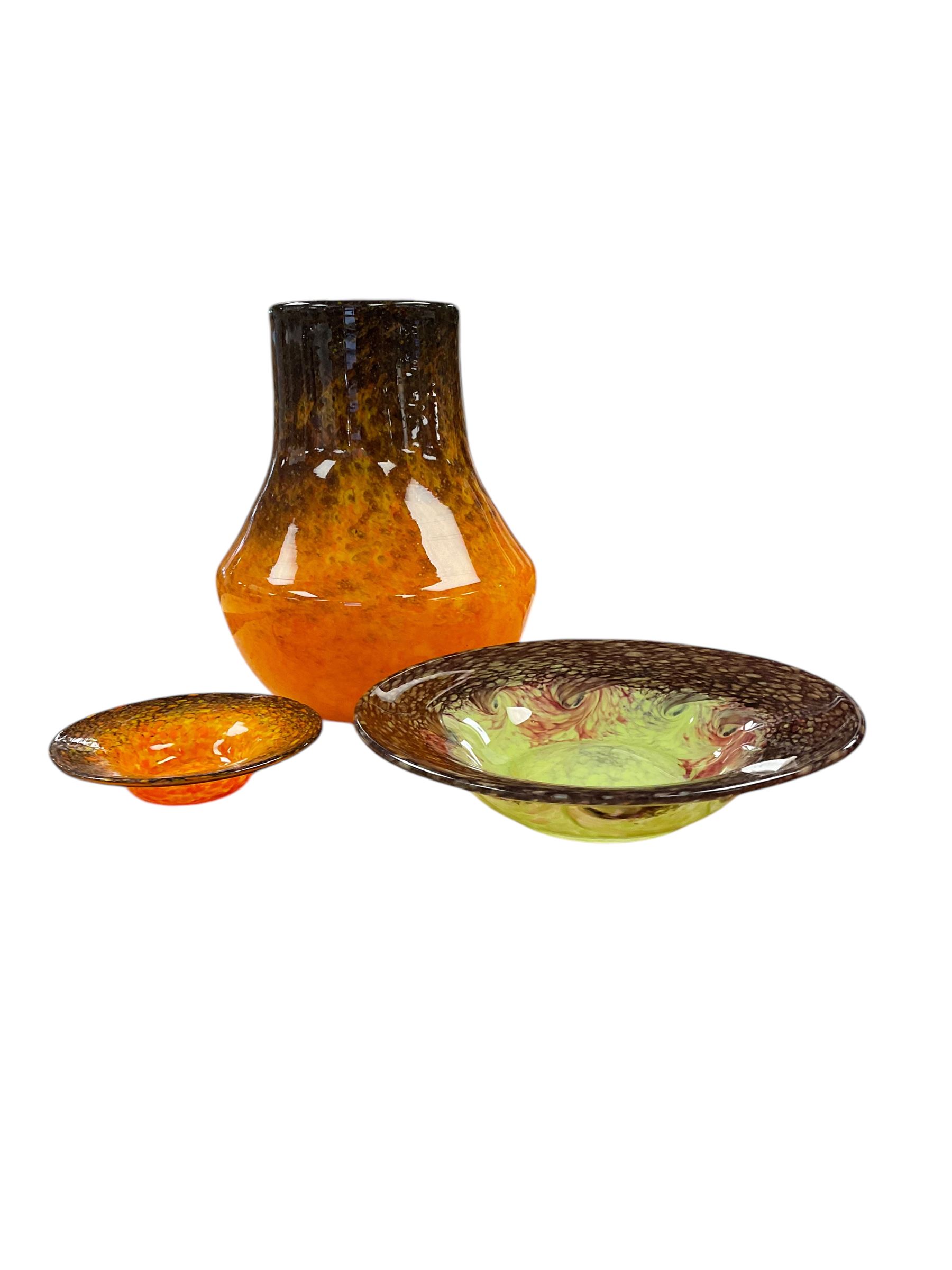 Large collection of art glass, including examples from Strathearn and Selkirk etc 