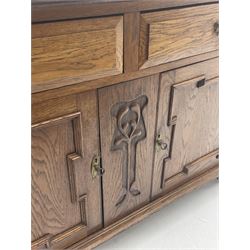 Edwardian oak sideboard, raised and shaped back, two short drawers above two cupboard doors enclosing fitted interior, shaped bracket supports