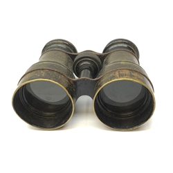 Caricature wooden carving of two WW2 British officers, inscribed under the base 'Venice March 1946' H13cm; and unmarked pair of binoculars (2)