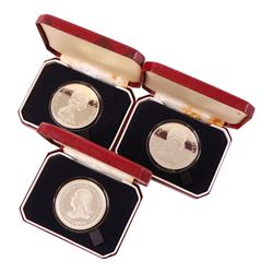Seven silver proof coins, comprising five Queen Elizabeth II Isle of Man 1976 'Bicentenary of American Independence' crowns, Tokelau 1979 dollar, and New Zealand 1977 dollar, and a John Pinches 'Edward Duke of Windsor' silver medallion, all cased