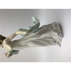 A Lladro figure, Summer Serenade 6193