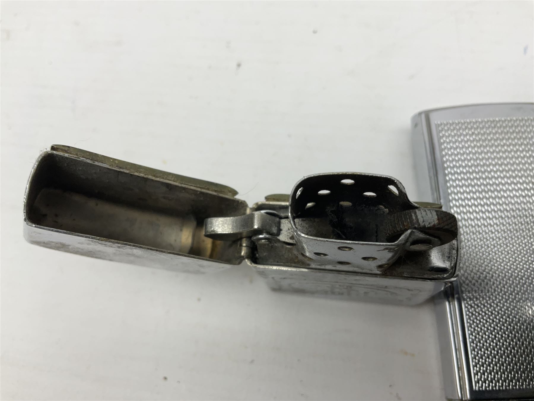 Collection of lighters, including Ronson Varaflame, Zorr Classic, Dunhill bark effect roller gas lighter, and faceted blue glass table lighter, etc