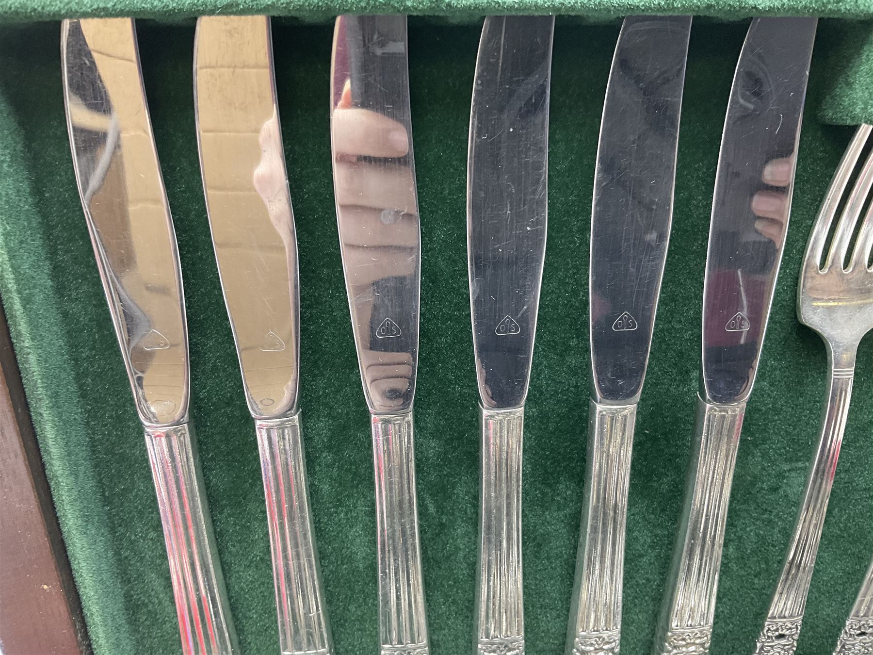 Oneida Community silver plated canteen of cutlery, decorated in the Coronation pattern, cased, together with additional silver plated cutlery