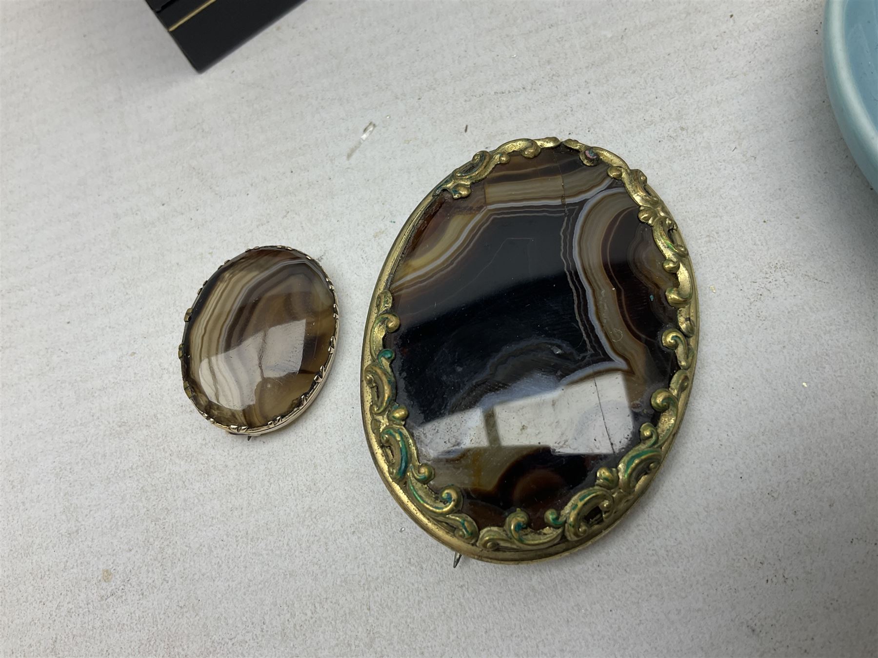 9ct gold agate brooch, gold ring, silver brooch, silver marcasite ladies manual wind wristwatch, collection of costume jewellery and a Smiths Timecal Noddy alarm clock etc 