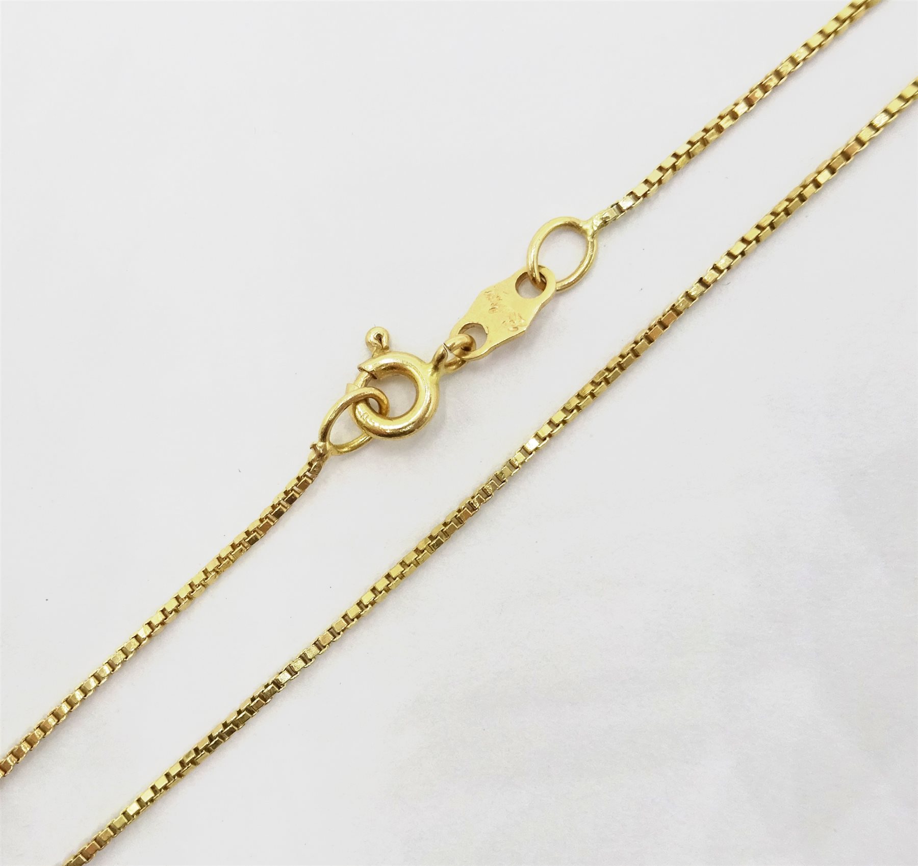 18ct gold shoe pendant necklace stamped 750 approx 3.9gm - Jewellery ...