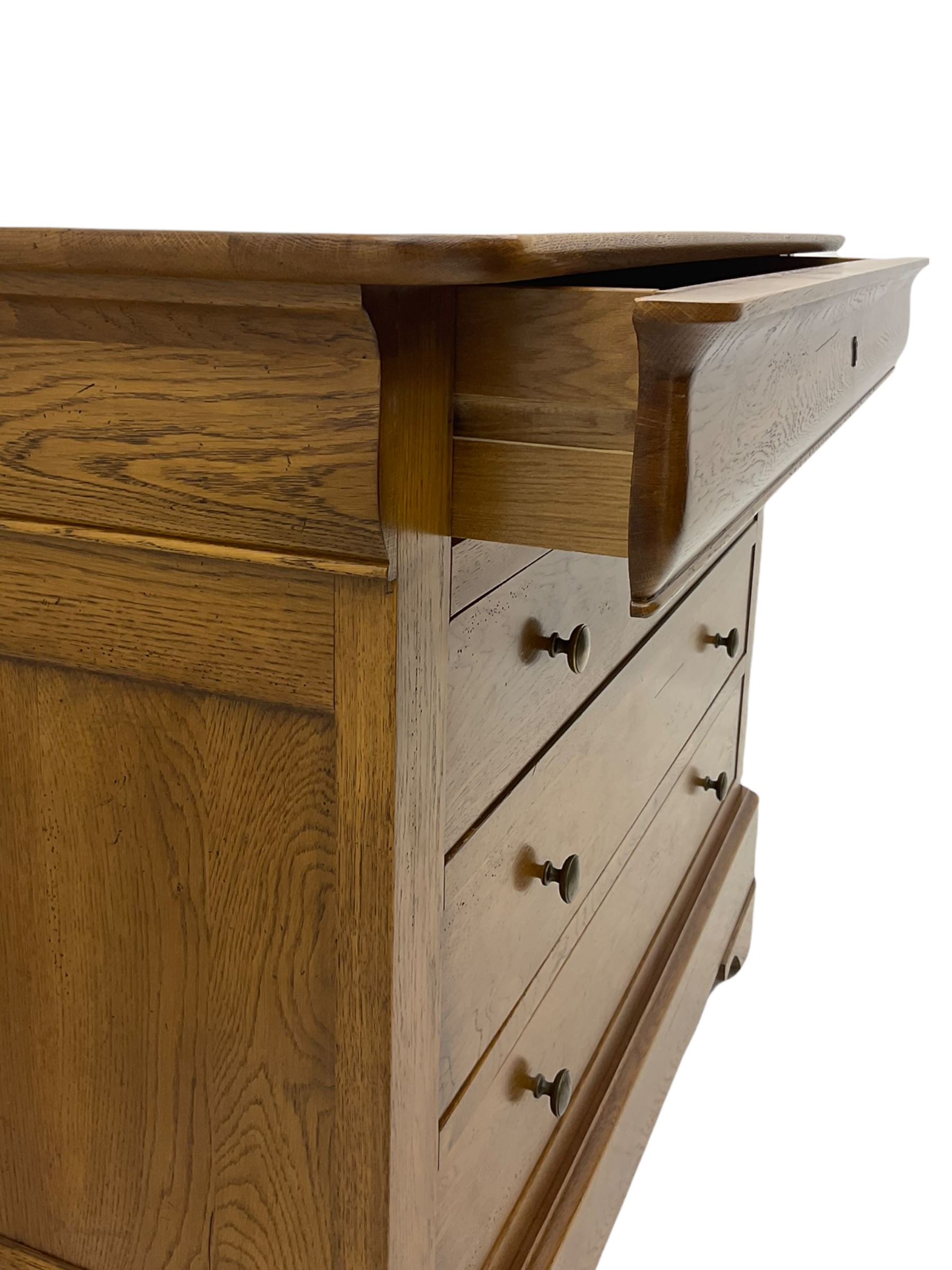 Barre Dugue - French oak five drawer chest with three drawers and frieze drawer at top and one at bottom 

