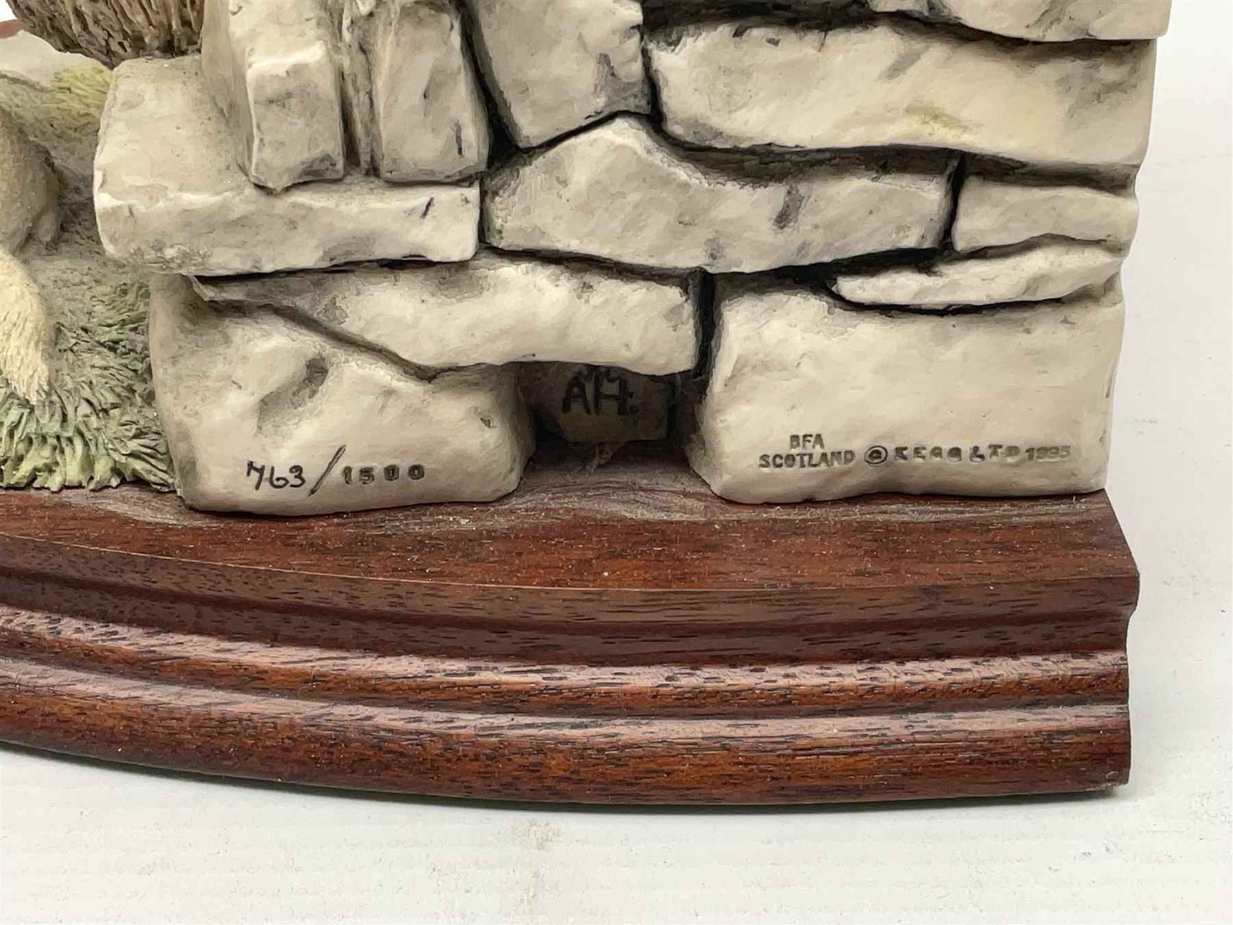 Pair of Border Fine Arts bookends '10 O'Clock Break' model No. L158 by Adrian Hughes, limited edition No. 763/1500, L37cm overall