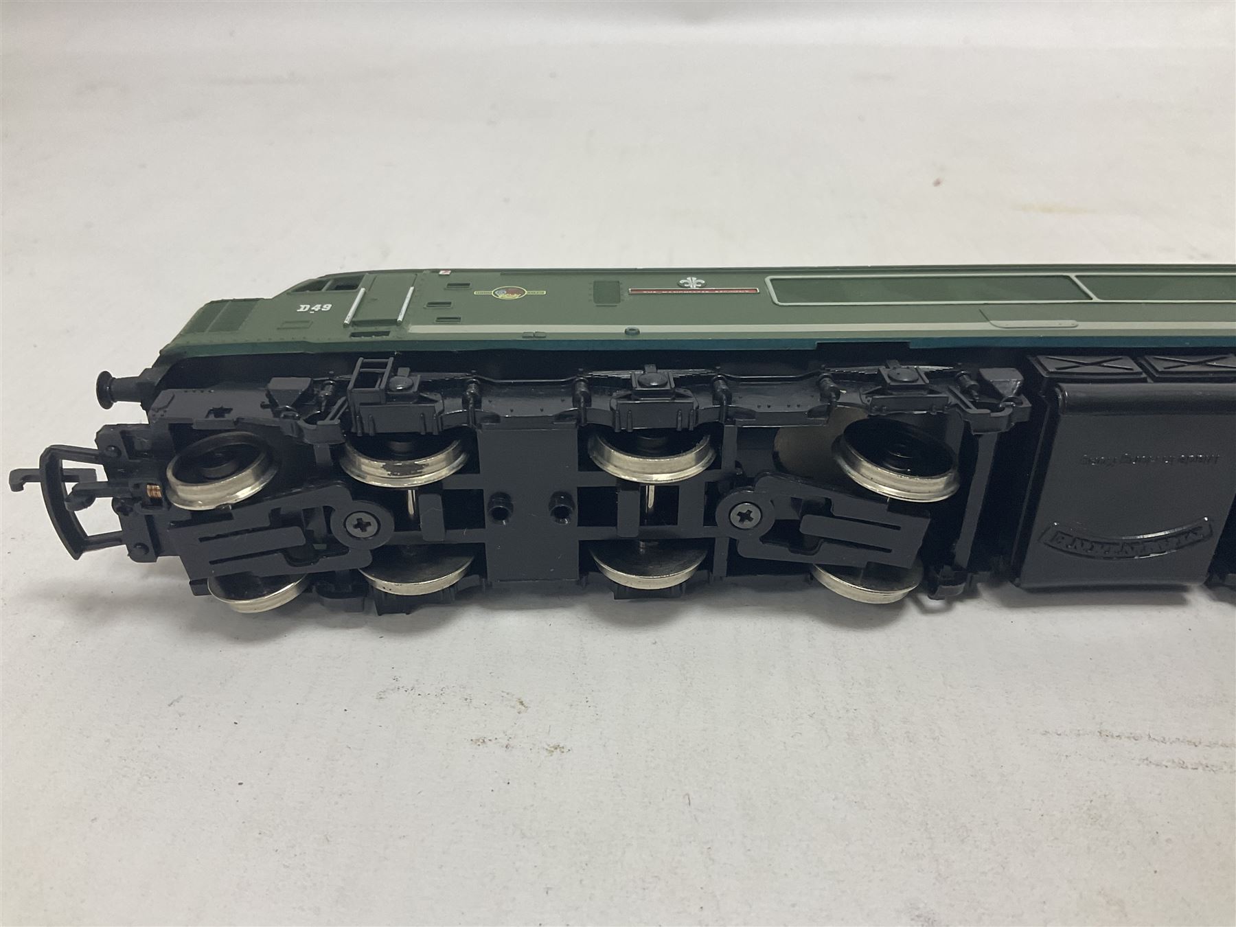 Various Makers ‘00’ gauge - eight locomotives to include G&R Wrenn Class N2 0-6-2T no.2385 in LMS black and Standard Tank Class 2-6-4 no.2679 in LMS crimson; Class 5 4-6-0 no.5112 in black livery; Mainline Railways Class 45 D49 ‘The Manchester Regiment’ in BR green; Airfix Class 31 D5531 in BR green; three further models (8)