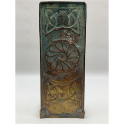 Arts & Crafts brass wall sconce, backplate decorated with Celtic interlaced strapwork and a large central flower, H30cm