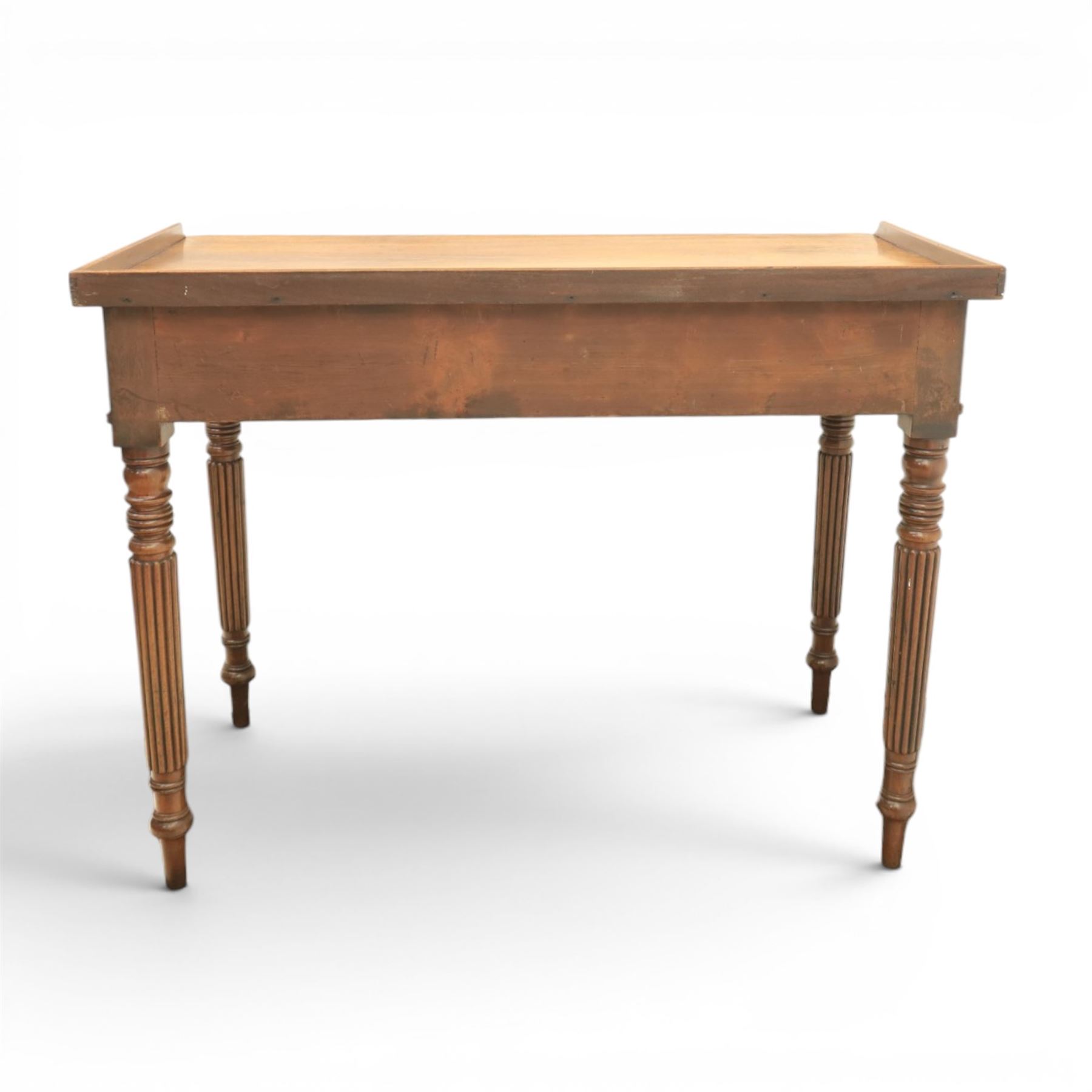 Early 19th century mahogany dressing table, rectangular top with three quarter gallery, frieze drawer with two brass knobs, stamped 'Gillow', raised on turned and reeded supports 