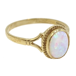  9ct gold oval opal ring, hallmarked   
[image code: 4mc]