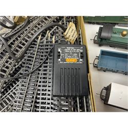 Hornby '00' gauge - Class 35 Hymek Diesel Hydraulic B-B locomotive No.D7063; Class 101 Holden Tank 0-4-0 locomotive No.101; nine wagons/coaches; track and controller; and 1978 catalogue; together with small quantity of loose Meccano with two booklets; all unboxed