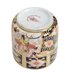 Royal Crown Derby Imari 2451 pattern, cups and saucers of various sizes, comprising ten cups and nine saucers  