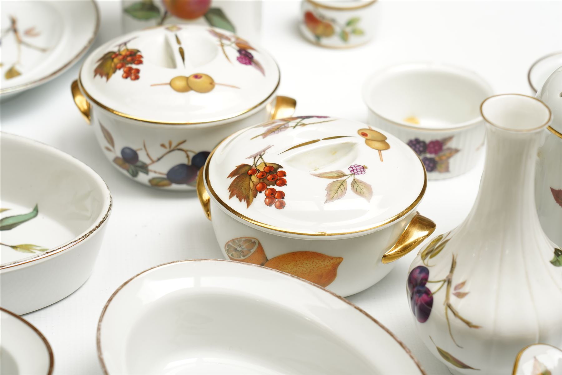 Extensive collection of Royal Worcester Evesham pattern dinnerware, comprising over one-hundred pieces, to include tureens, serving dishes, cake stands etc 