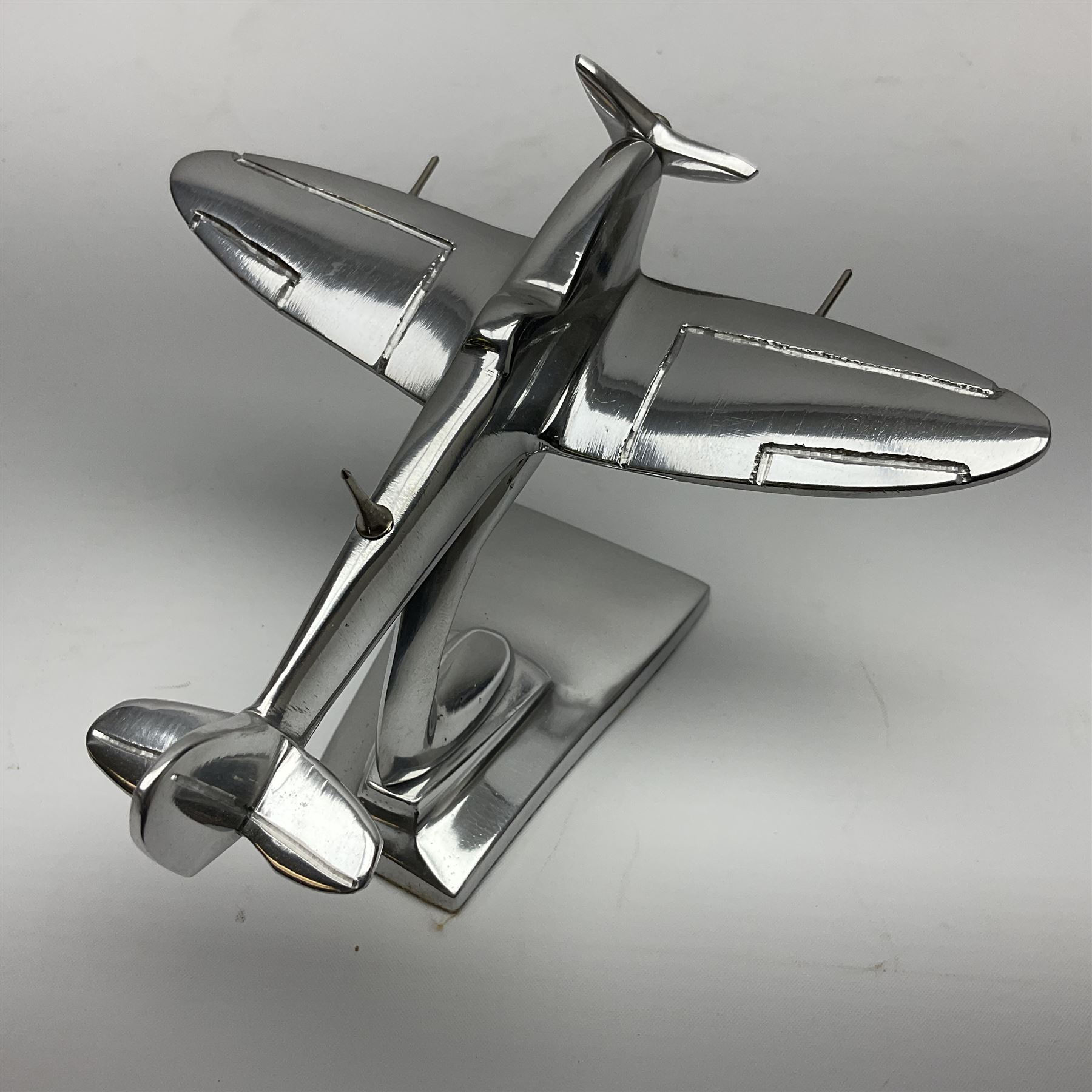 Set of three aluminium planes with rotating propellers, tallest H18cm