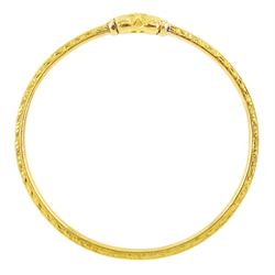 21ct gold bangle, with engraved decoration
