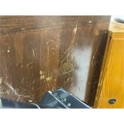 Three microscopes, comprising Ernst Leitz Wetzlar, W Watson & Sons service II no 125485, W Watson & Sons Bactil binocular no 115722, all boxed  