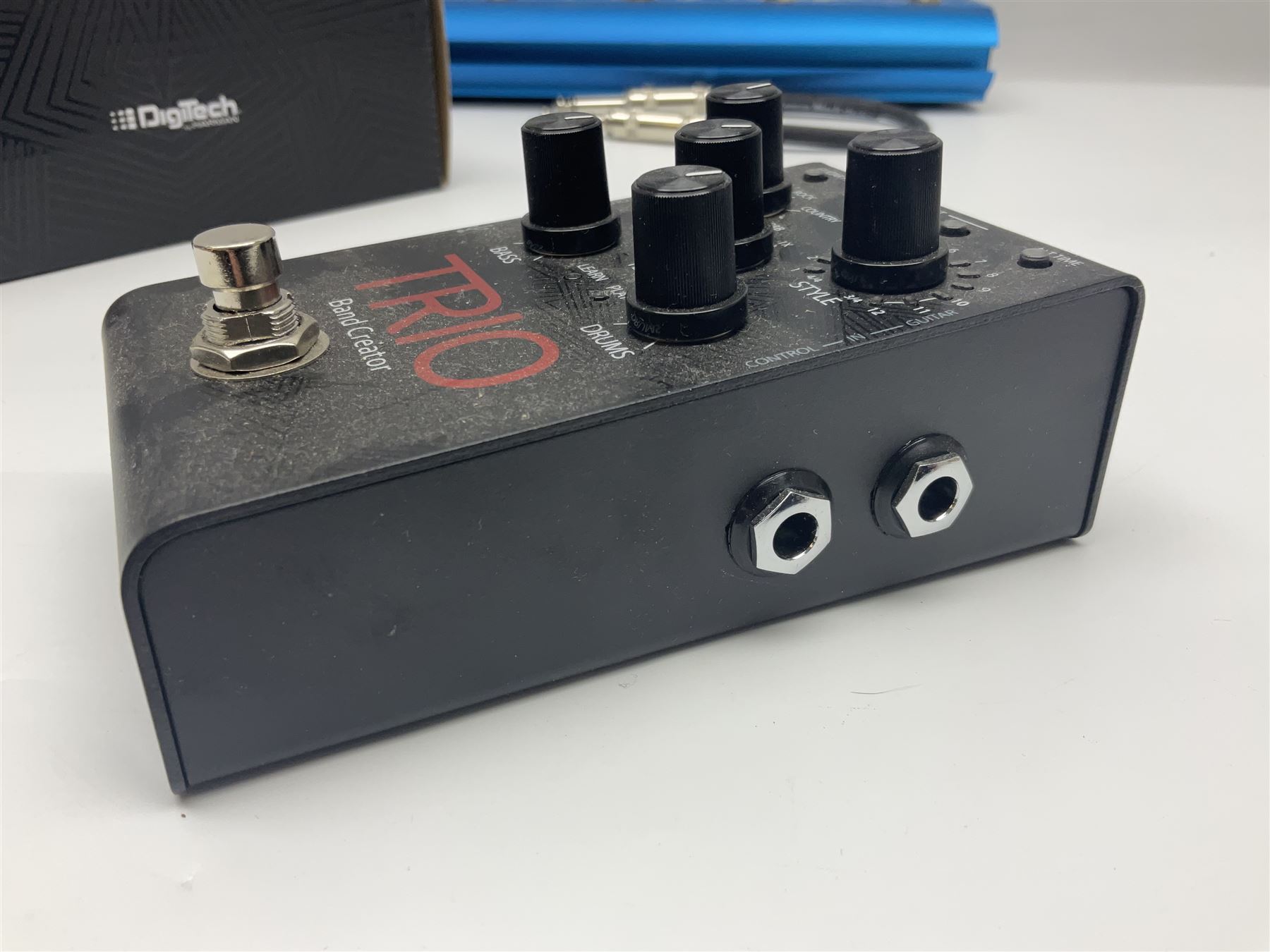 Harman DigiTech Trio Band Creator; boxed with power supply, lead and paperwork; and Pylepro PPDLAI guitar multi effects controller (2)