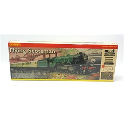 Hornby '00' gauge - Flying Scotsman electric train set with Class A3 4-6-2 locomotive 'Flying Scotsman' No.4472, tender and four teak style passenger coaches, boxed