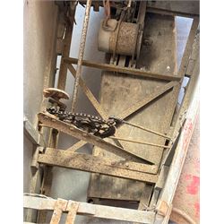 1930's open top two seater electric cycle sports car, in barn find condition, powered by 12v batteries and an electric motor. N.B. There is photographic evidnce to suggest this car was previosuly road registered with 'DMT8' liscence plate. L270cm, W100cm.  - COLLECTION BY APPOINTMENT FROM: The White House, Thirsk Road, Easingwold, York, YO61 3NF - CALL 01723 507111 TO ARRANGE