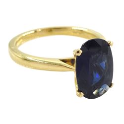 18ct gold single stone oval cut Australian sapphire ring, hallmarked, sapphire approx 2.30 carat