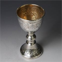 Continental silver goblet, with engraved floral decoration throughout and upon knopped stem, stamped 925, H13.5cm